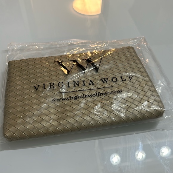 NWT Virginia Wolf Pouch - Picture 2 of 6